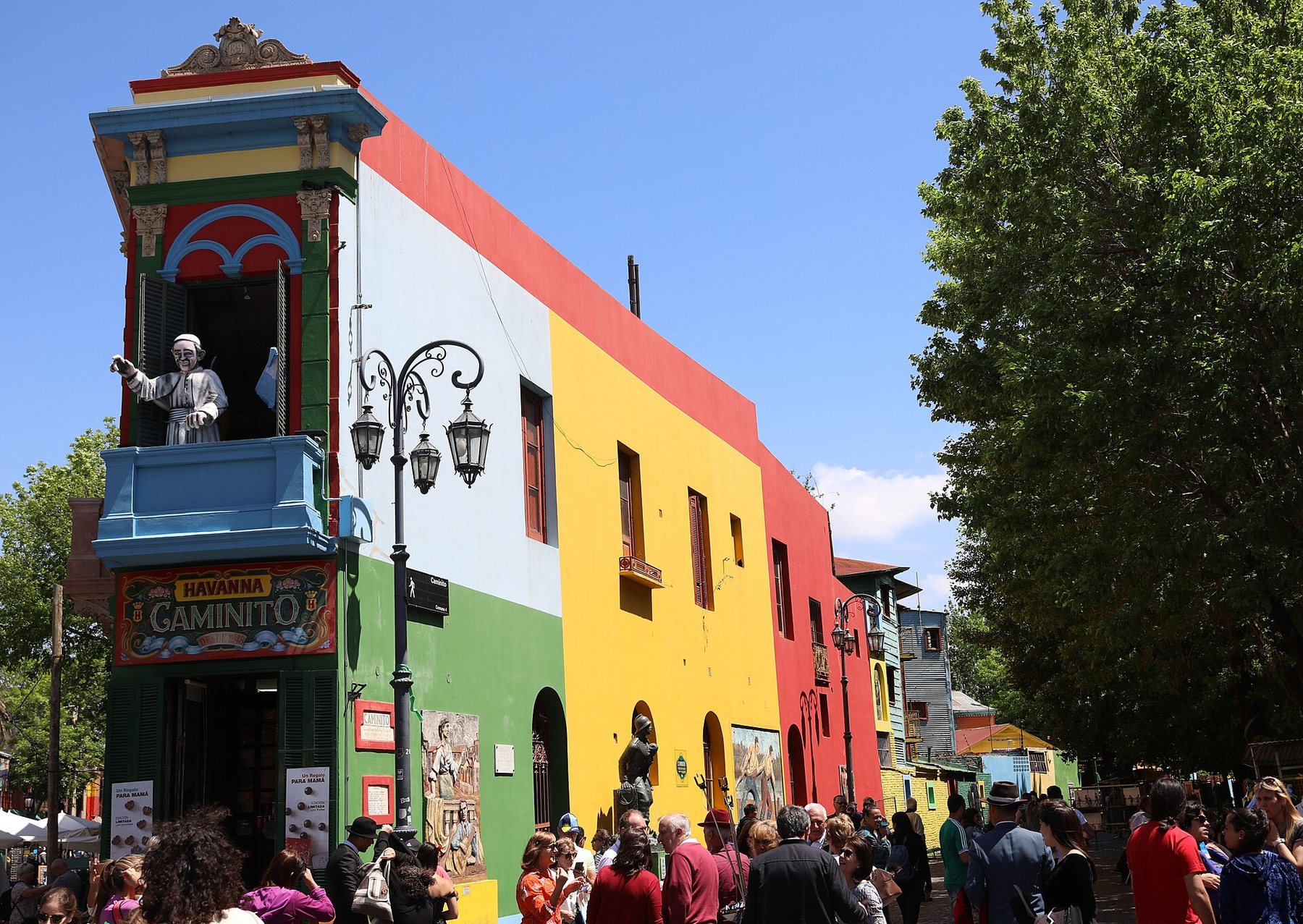 Una calle de colores en La Boca, Buenos Aires, fotografiada en octubre de 2018