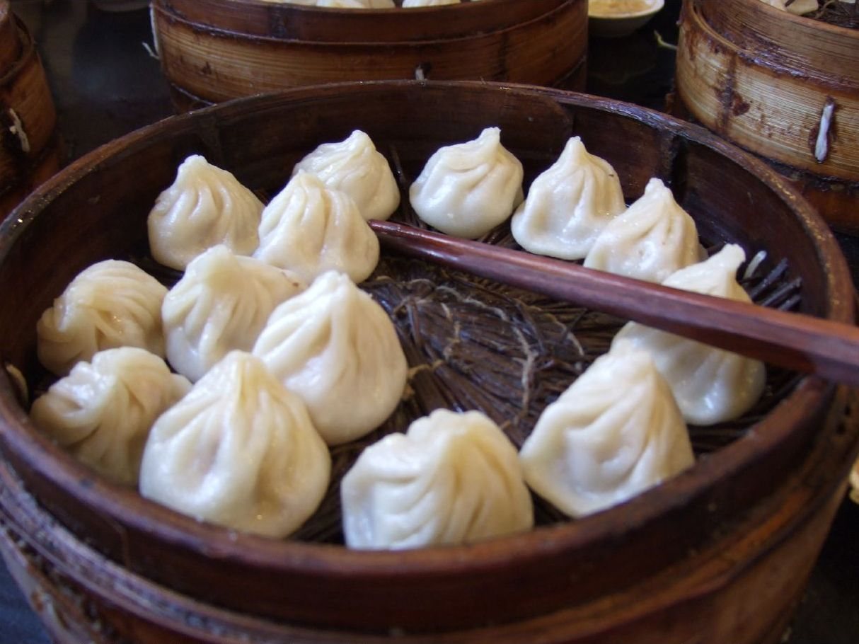 Xiaolongbao at Nanxiang Steamed Bun Restaurant in Shanghai, photographed in August 2006